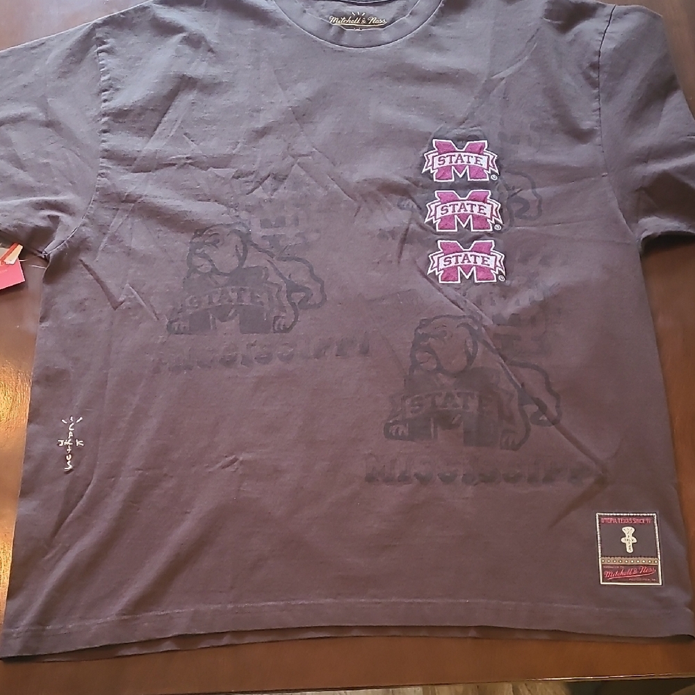 Tee
